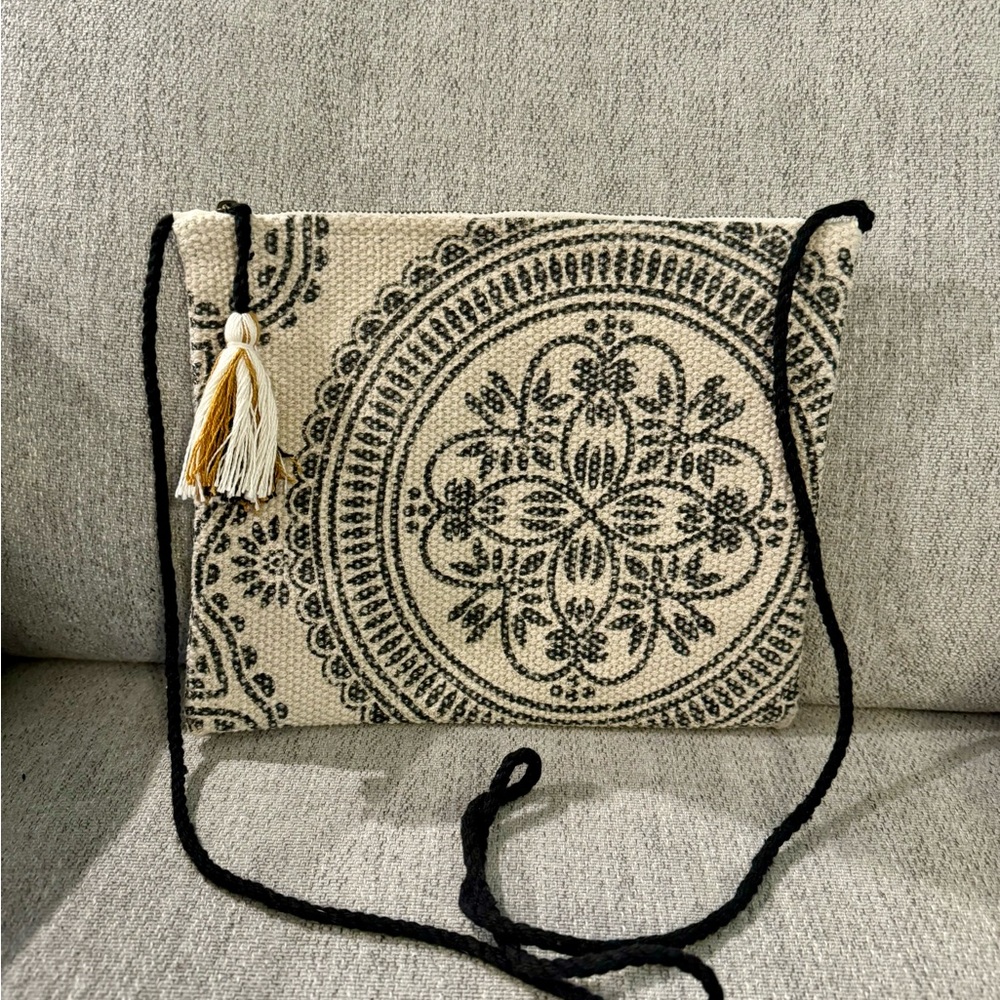 Beautiful crossbody. Bought in Greece!!